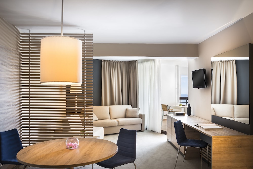 Suite - Photo 4