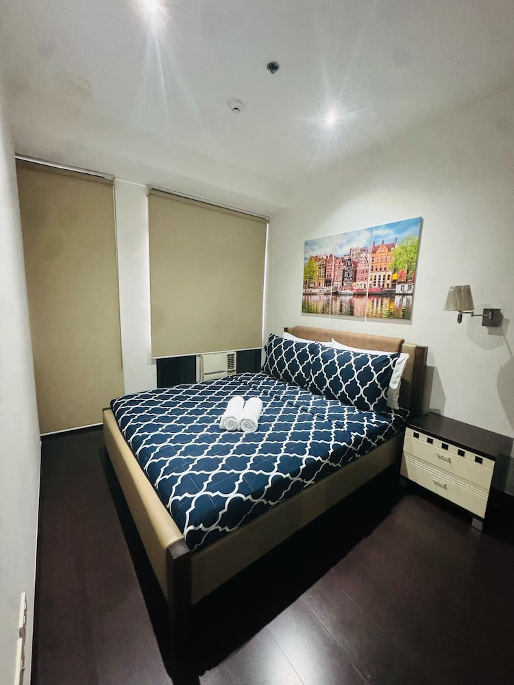 Comfort Apartment, 1 Queen Bed, Balcony, City View photo 1