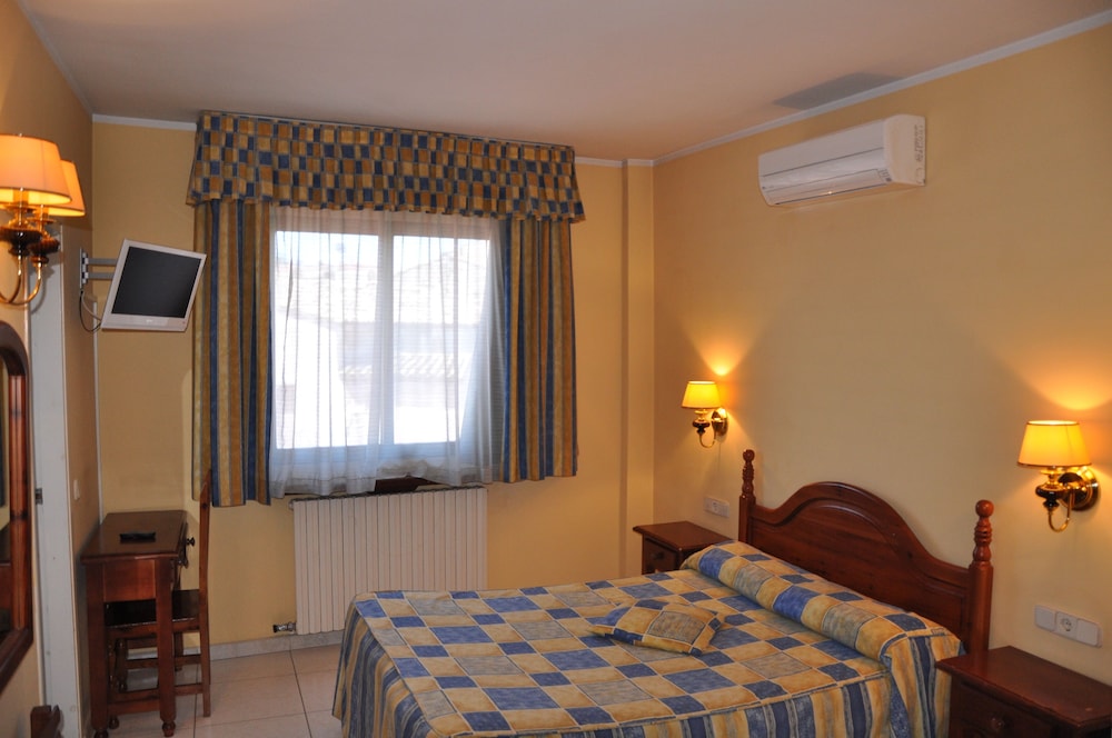 Double Room, 1 Queen Bed