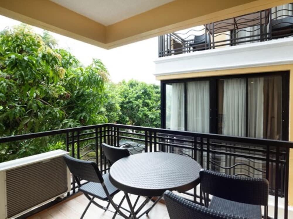 Lakeshore Family Room - Photo 4