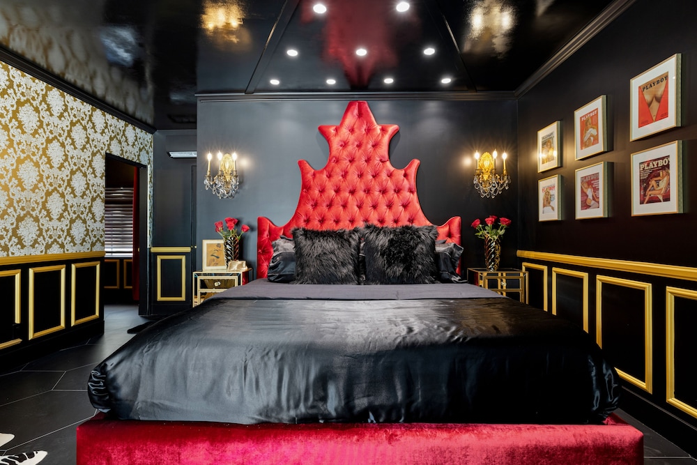 Romantic Room, 1 King Bed photo 3