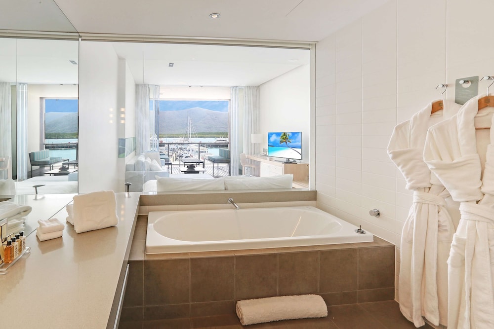 Horizon Marina View Room Twin