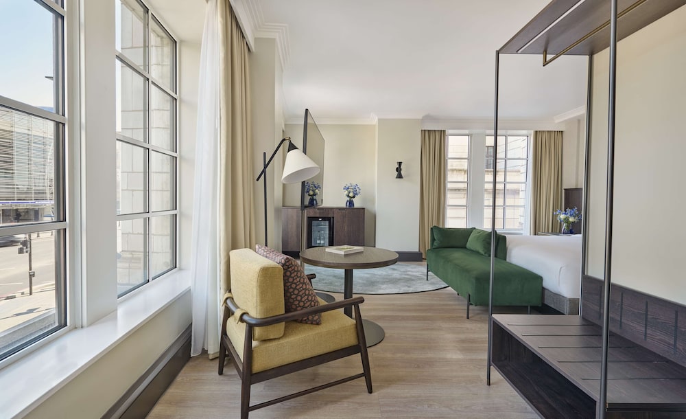 Suite (Regency, High Street View)
