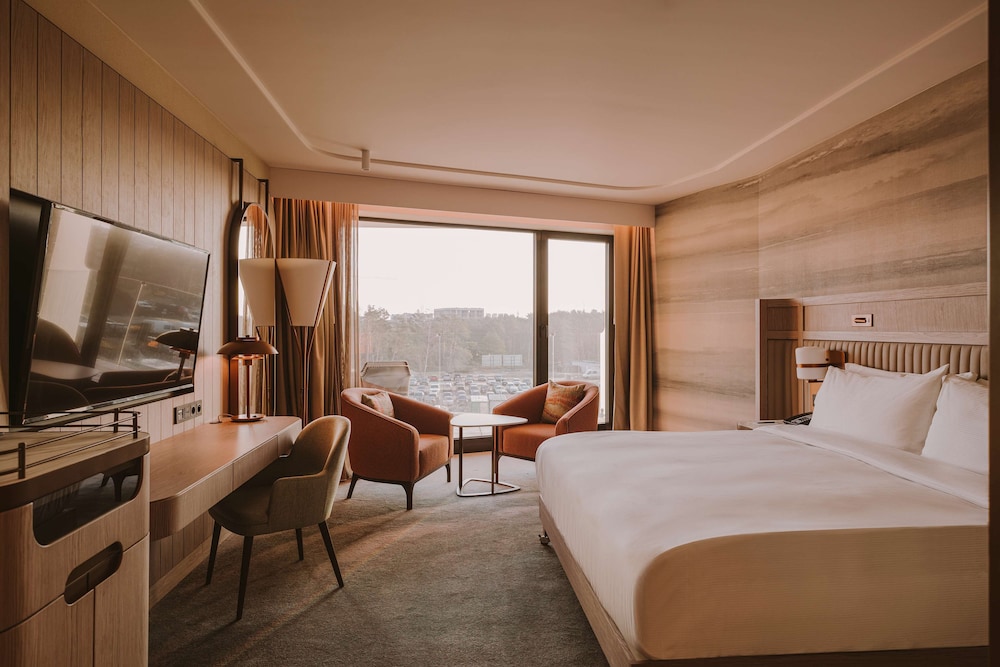 Room, 1 King Bed, Balcony - Photo 3
