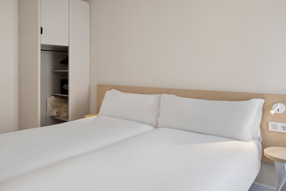 Twin Room - Photo 4