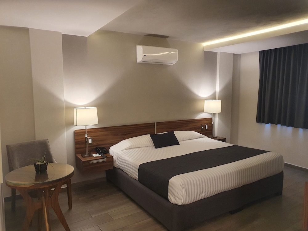 Standard Room, 1 King Bed, City View photo 1