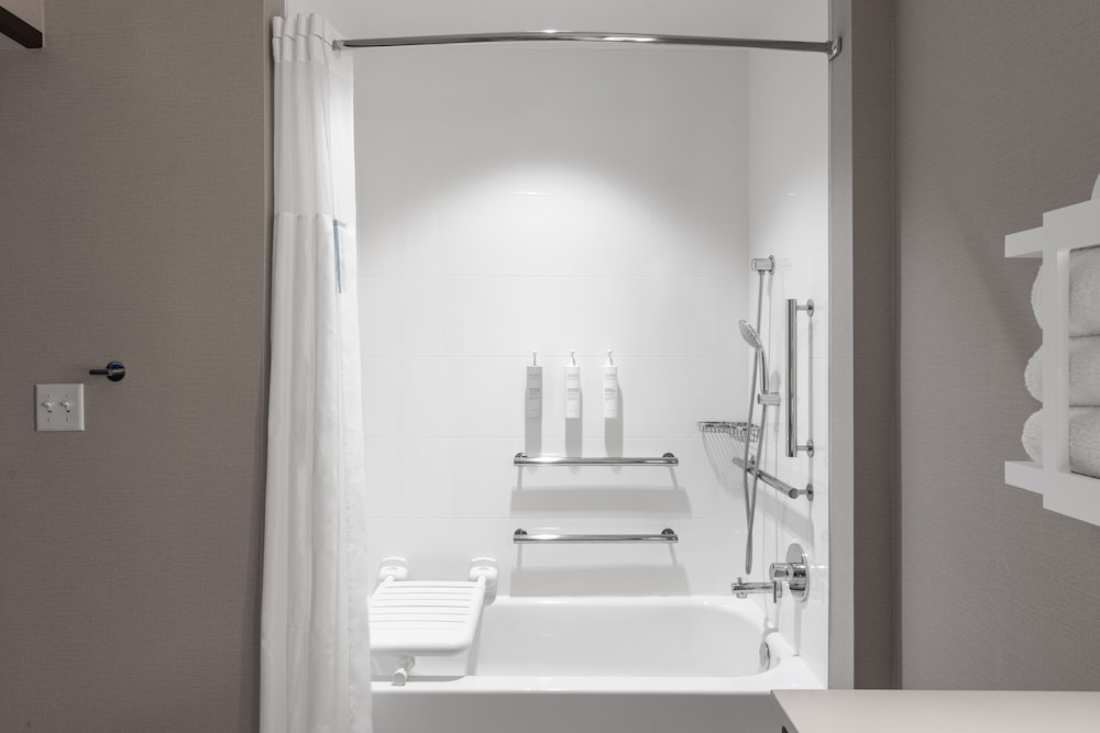 Suite, 1 King Bed, Accessible, Bathtub - Photo 6