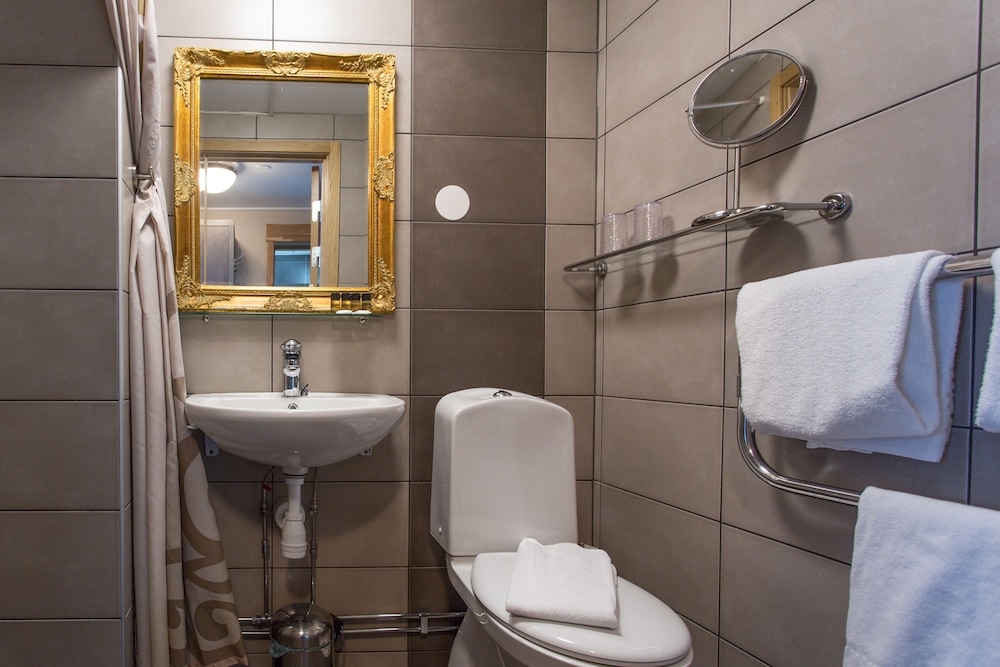 Cabin Room, Double or Twin - Small window - excl. spa access (Pets not allowed) photo 3