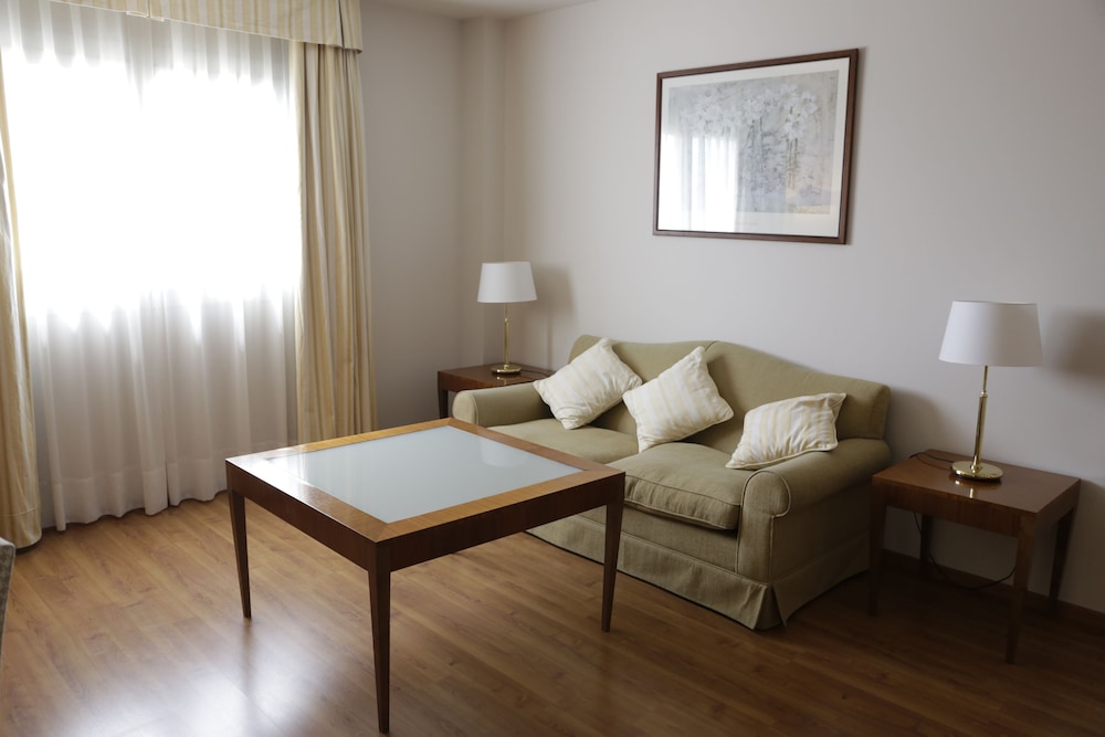 Junior Suite (Single Use) - Photo 14