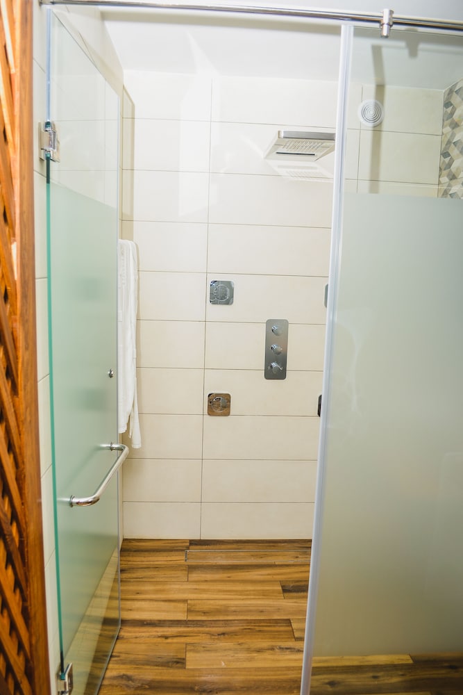 Royal Suite, Hot Tub, Sea View