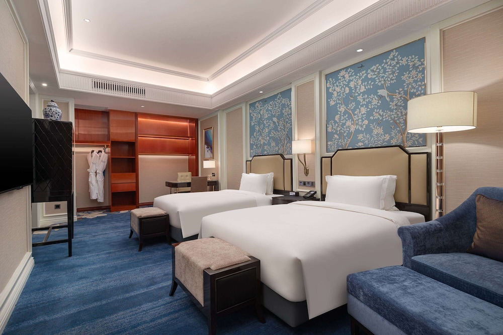 Deluxe Room, 2 Twin Beds, Mountain View