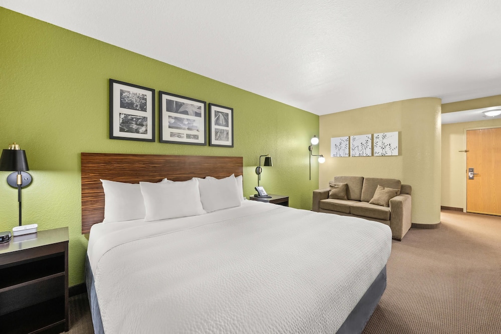 Standard Room, 1 King Bed - Photo 6