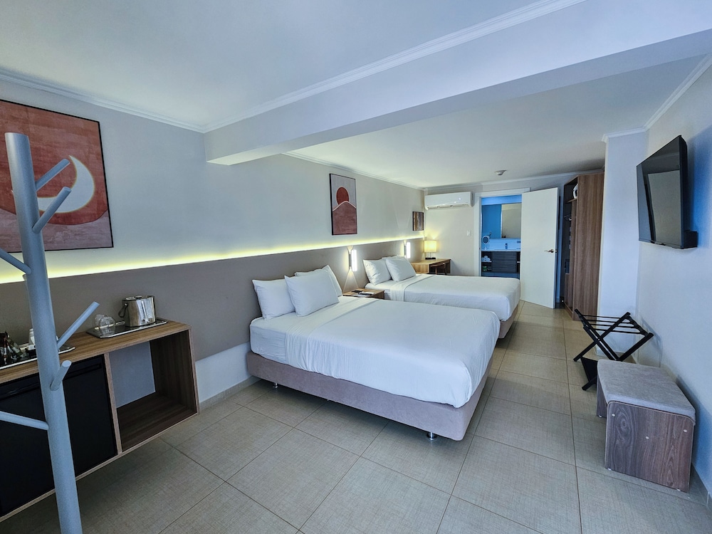 Standard Room, 2 Double Beds, Non Smoking, Pool View