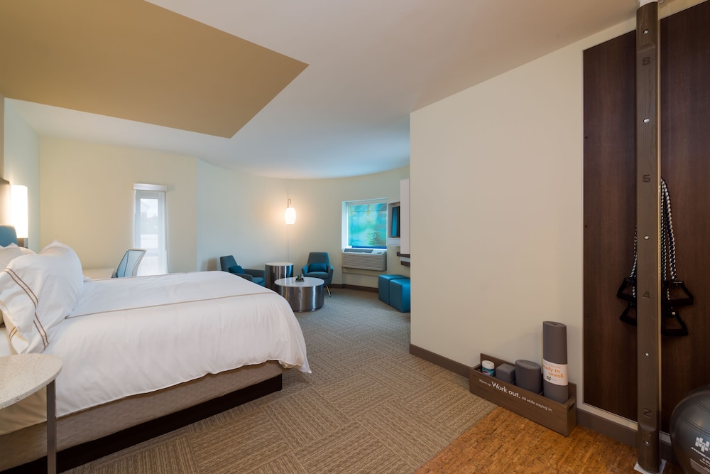 Suite, 1 King Bed (Walk-In Shower) - Photo 3