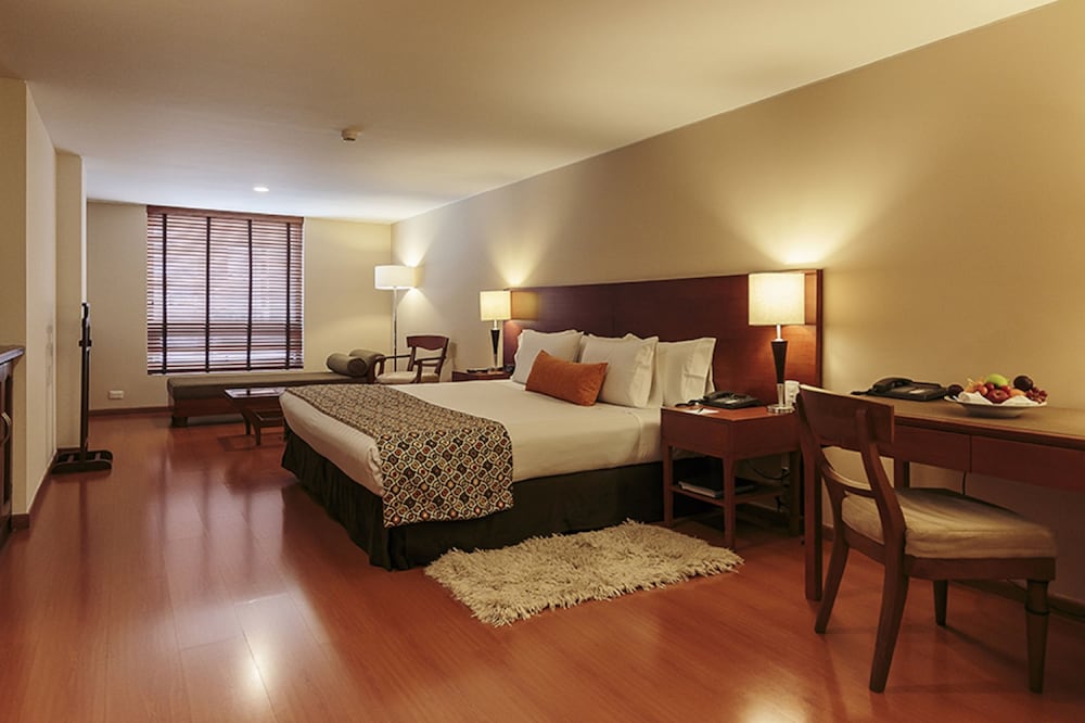 Deluxe Room, 1 King Bed photo 1