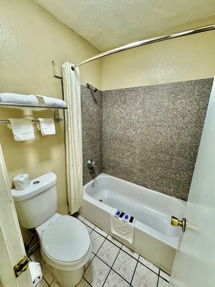 Standard Double Room, 2 Queen Beds, Non Smoking photo 2