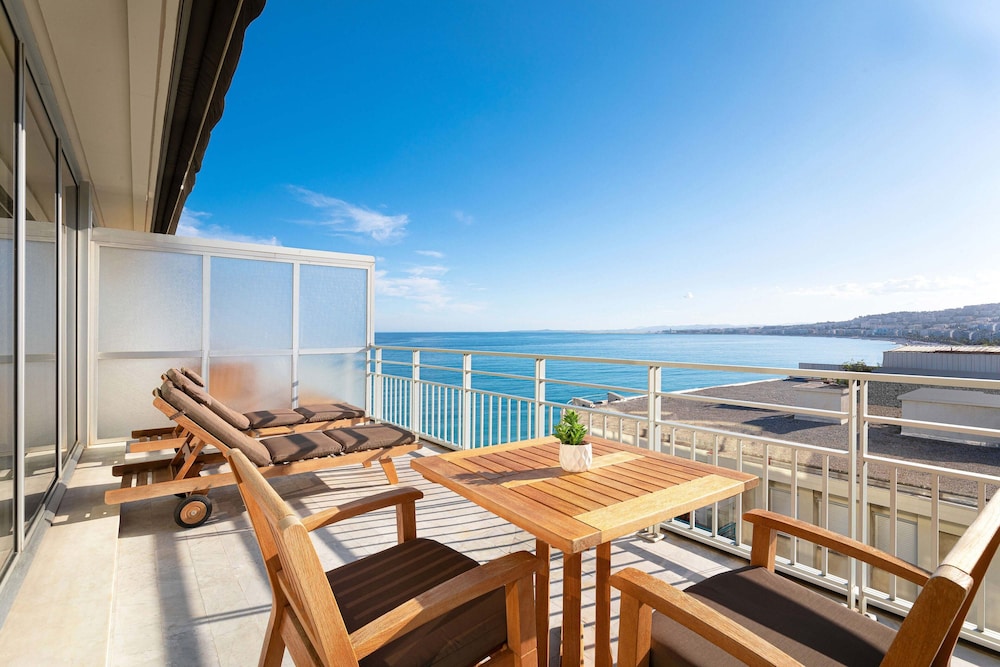 Executive Room, 2 Twin Beds, City View (Terrace) thumbnail 6