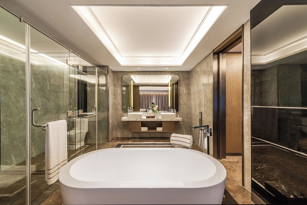 Executive Suite - Photo 5
