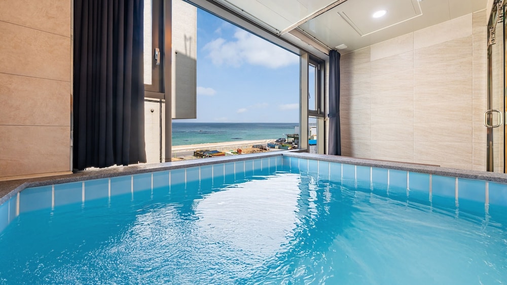 Basic Room, 1 Bedroom (B 301 (Half Ocean View, Jacuzzi))
