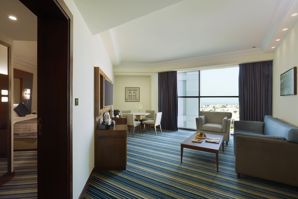 Executive Suite - Photo 1