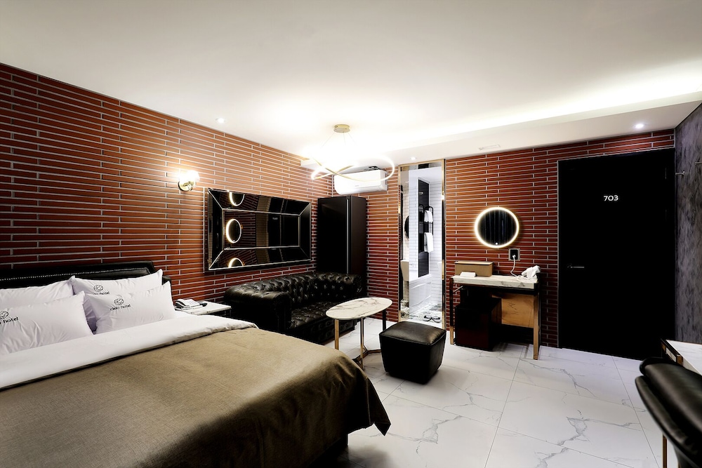 VIP Room - Photo 24