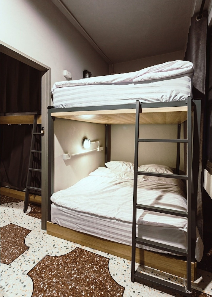 Quadruple Room with Shared Bathroom photo 1