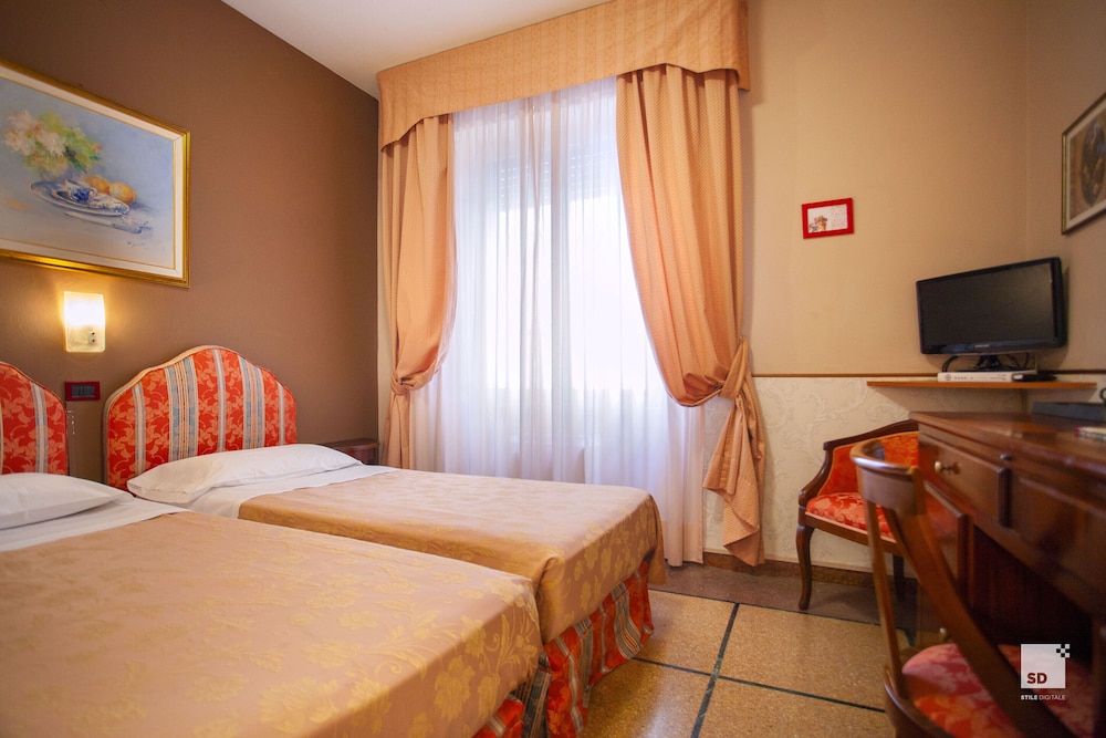 Economy Room - Photo 11