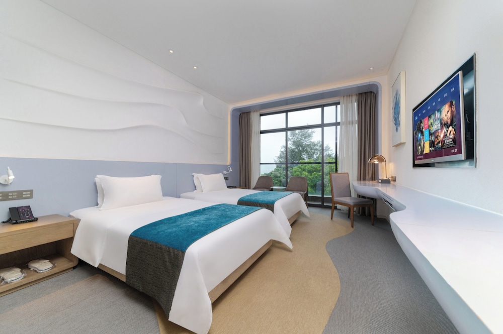Deluxe Mountain View Twin Bed Room