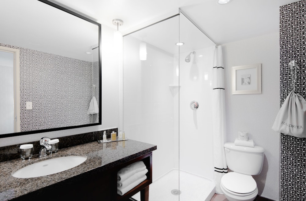 Room, 2 Queen Beds, Mountain View - Photo 8