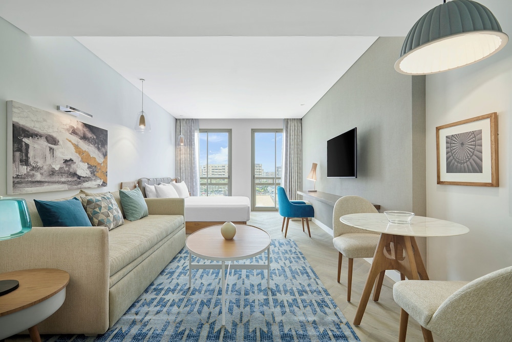 Studio Suite, 1 King Bed, Kitchen