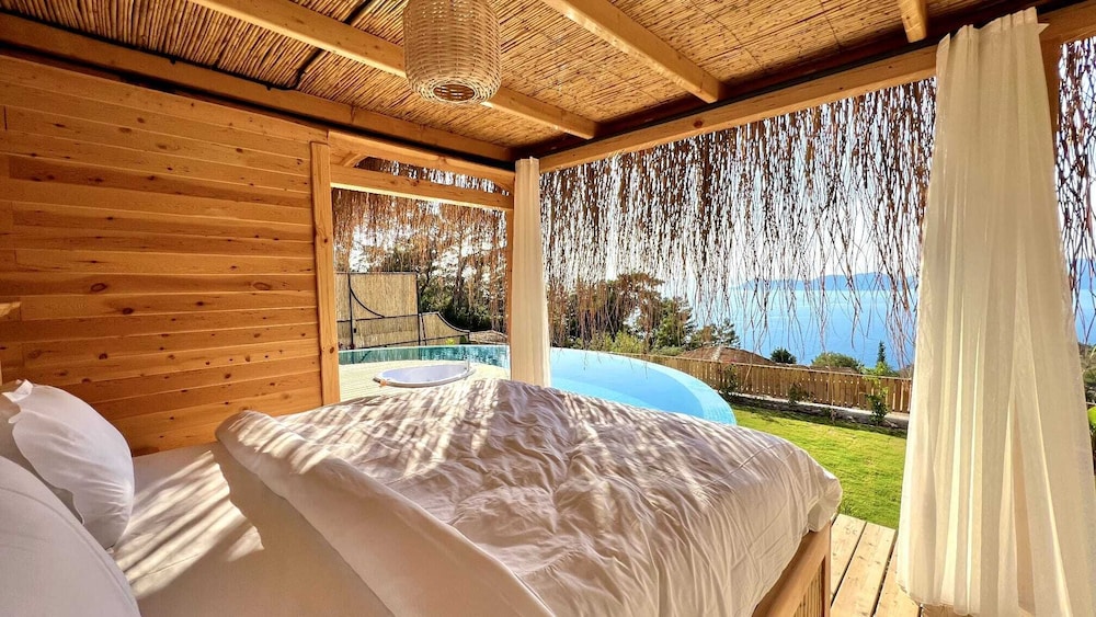 Mese ( Private Pool and Jacuzzi )