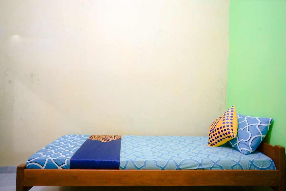 Economy Twin Room photo 3