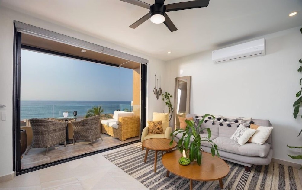 Deluxe Condo, Balcony, Ocean View photo 3