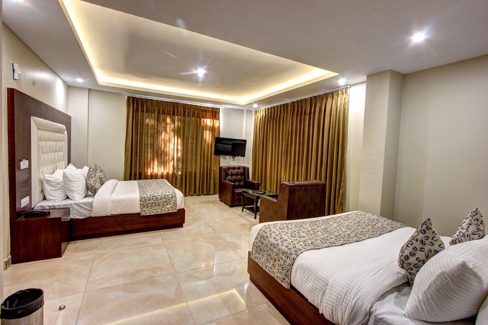 Family Room - Photo 2