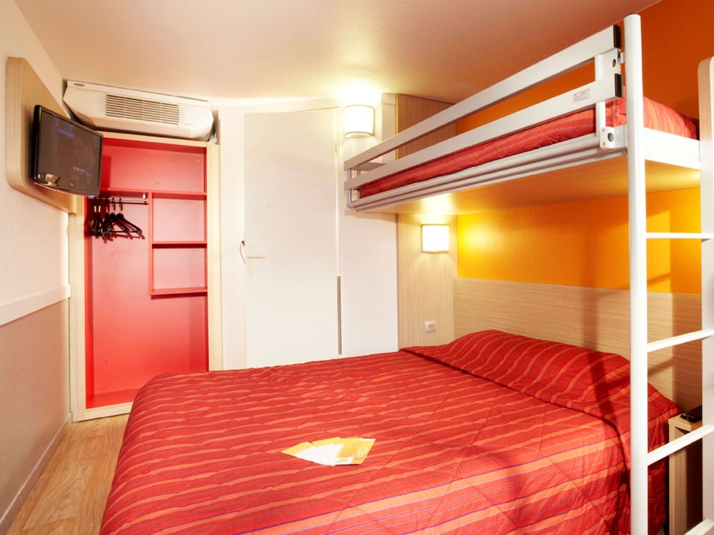 Standard Room, Multiple Beds (1 Double and 1 Single bed) - Photo 4