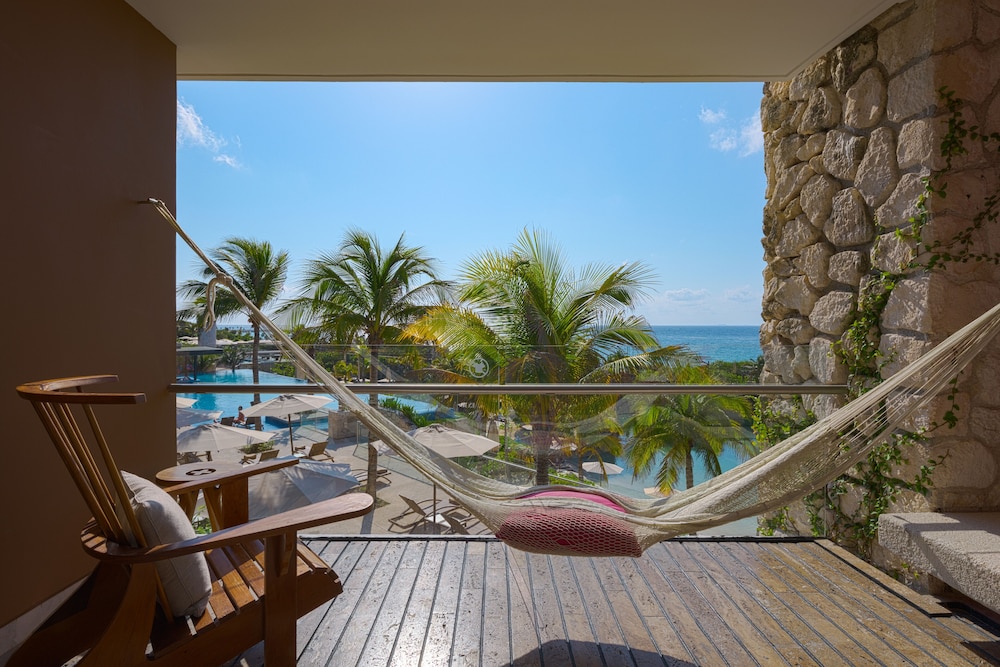 Family Suite, Oceanfront thumbnail 5
