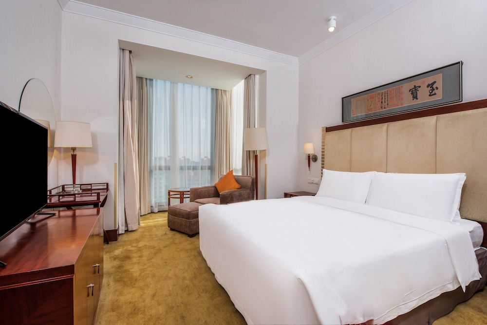 Suite, 1 King Bed (Top Floor) photo 1