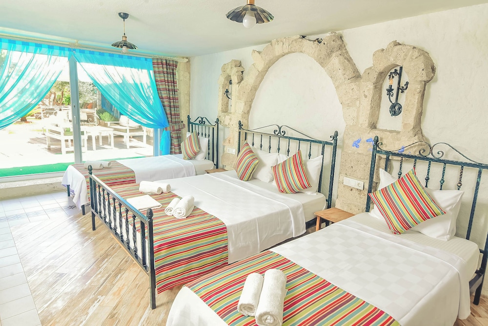 Luxury Quadruple Room, Pool View photo 1