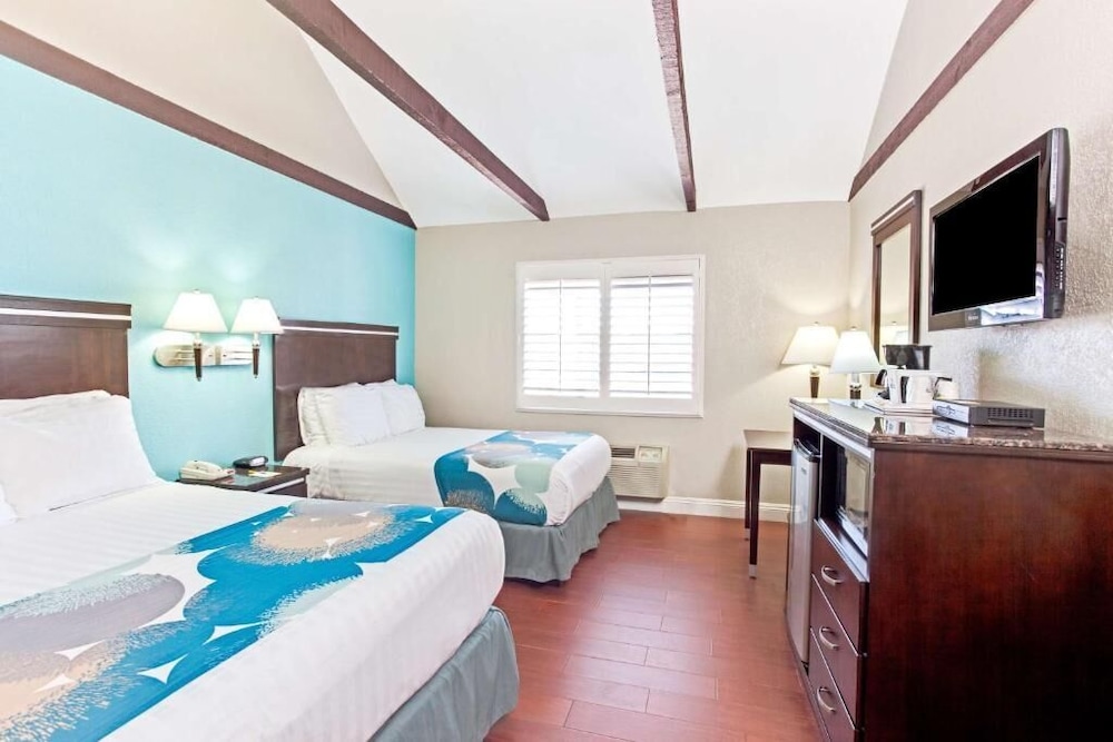Deluxe Double or Twin Room - Photo 1
