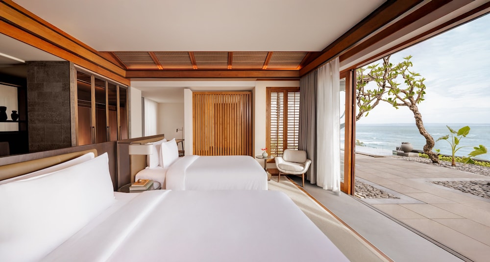 Penthouse, 2 Bedrooms, Oceanfront (Private Pool) thumbnail 5