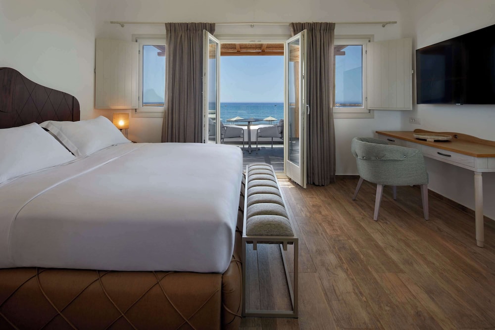 Queen Duplex Suite Sea View with Private Heated Pool and Hydromassage thumbnail 5