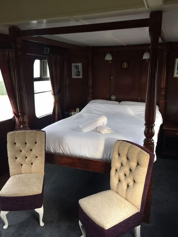 Double Room, Ensuite (Seagull Small Four Poster )