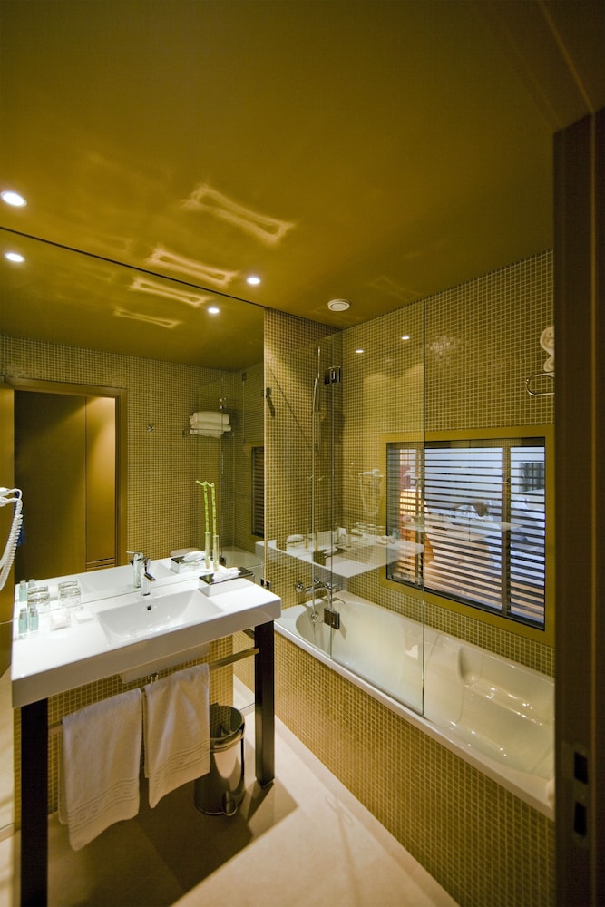 Standard Double or Twin Room - Photo 9
