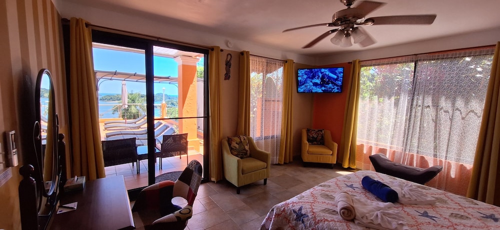Luxury Double Room, 1 Queen Bed, Ocean View, Ground Floor