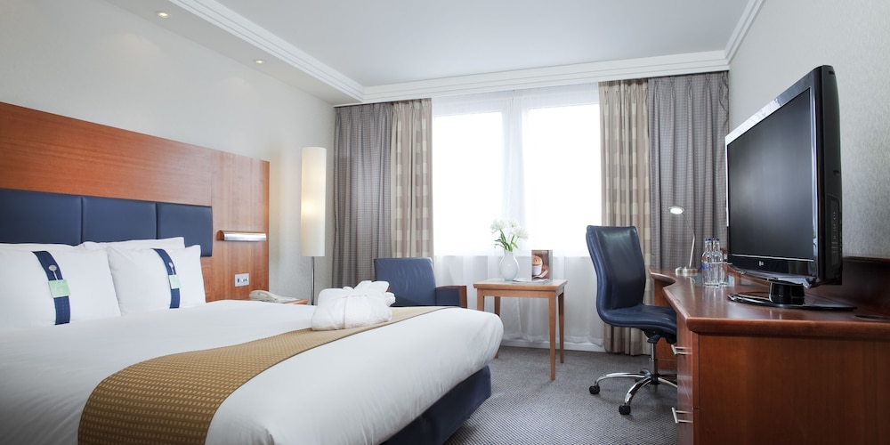 Standard Room, 1 King Bed photo 3