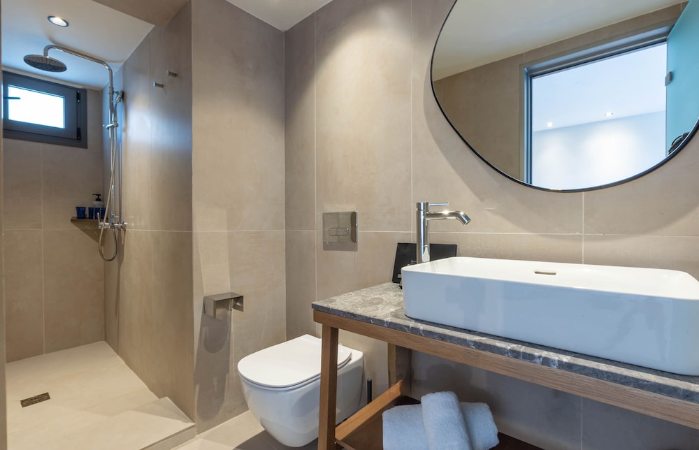 Executive Junior Suite with Private Pool & Sea View - Photo 23