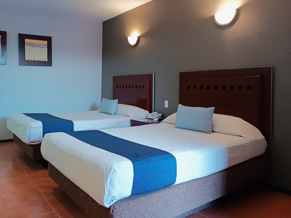 Standard Room, 2 Double Beds, Non Smoking photo 3