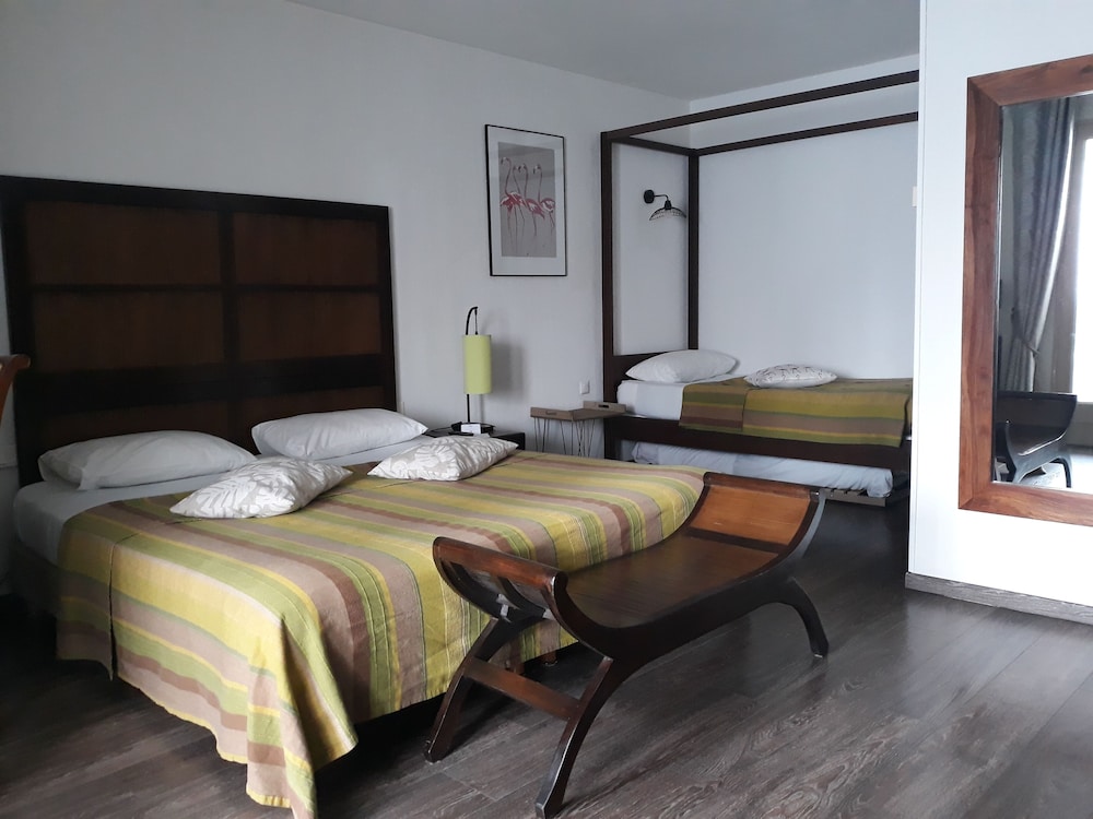 Family Room, Multiple Beds, Non Smoking - Photo 2