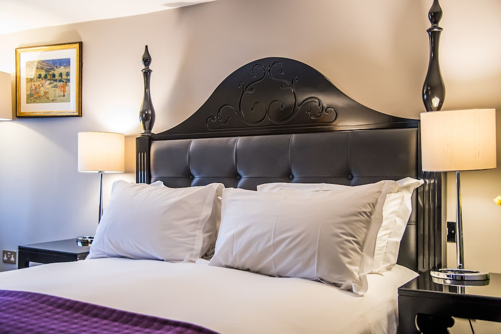 Deluxe Room, 1 King Bed, Ensuite, City View photo 1