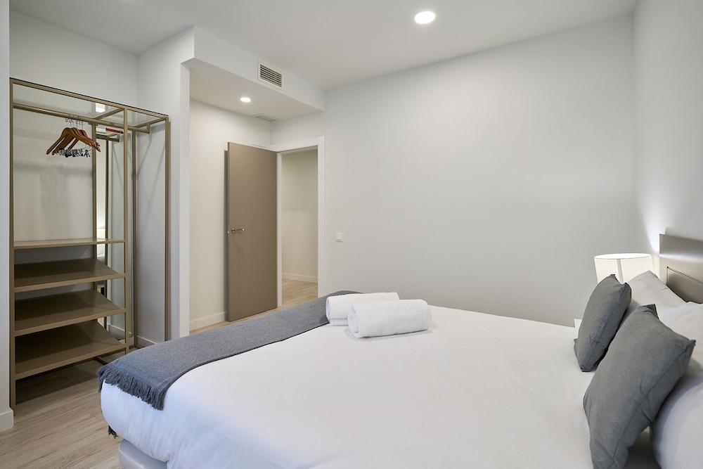 Deluxe Suite, 1 Queen Bed with Sofa bed, Non Smoking photo 3